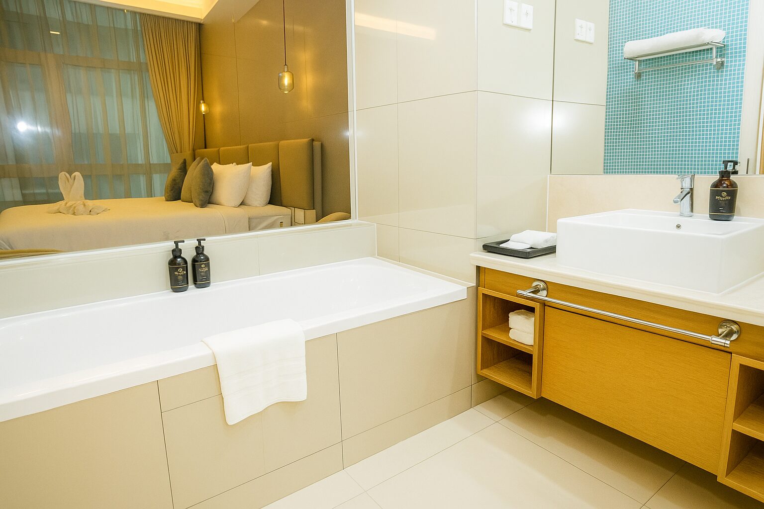 Premium bathroom with rain shower in Premier Studio Suite